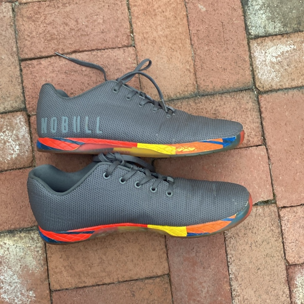 NOBULL Gray sneakers outwork